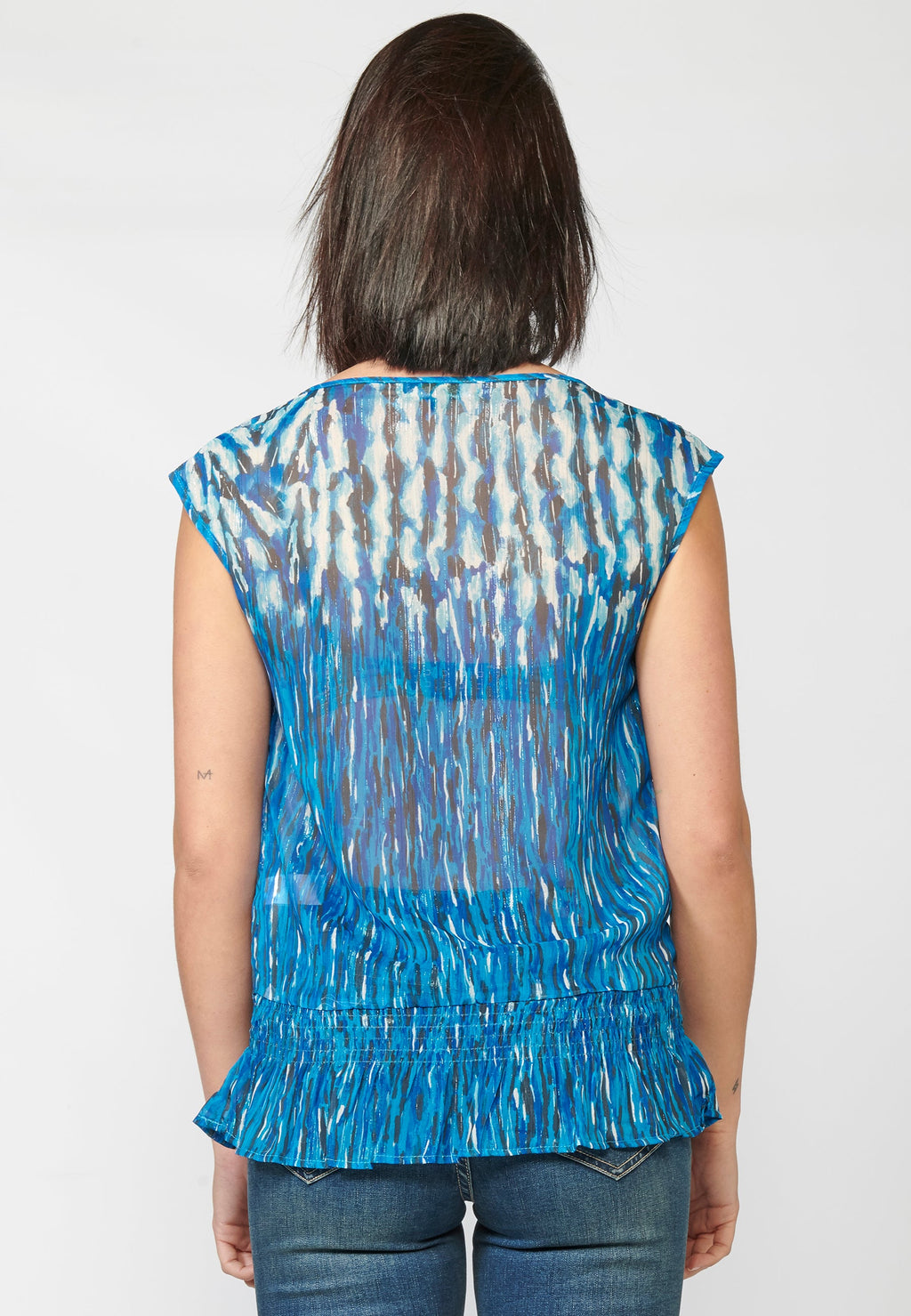 Blusa tirantes con escote de pico y estampado étnico | estilo y comodidad