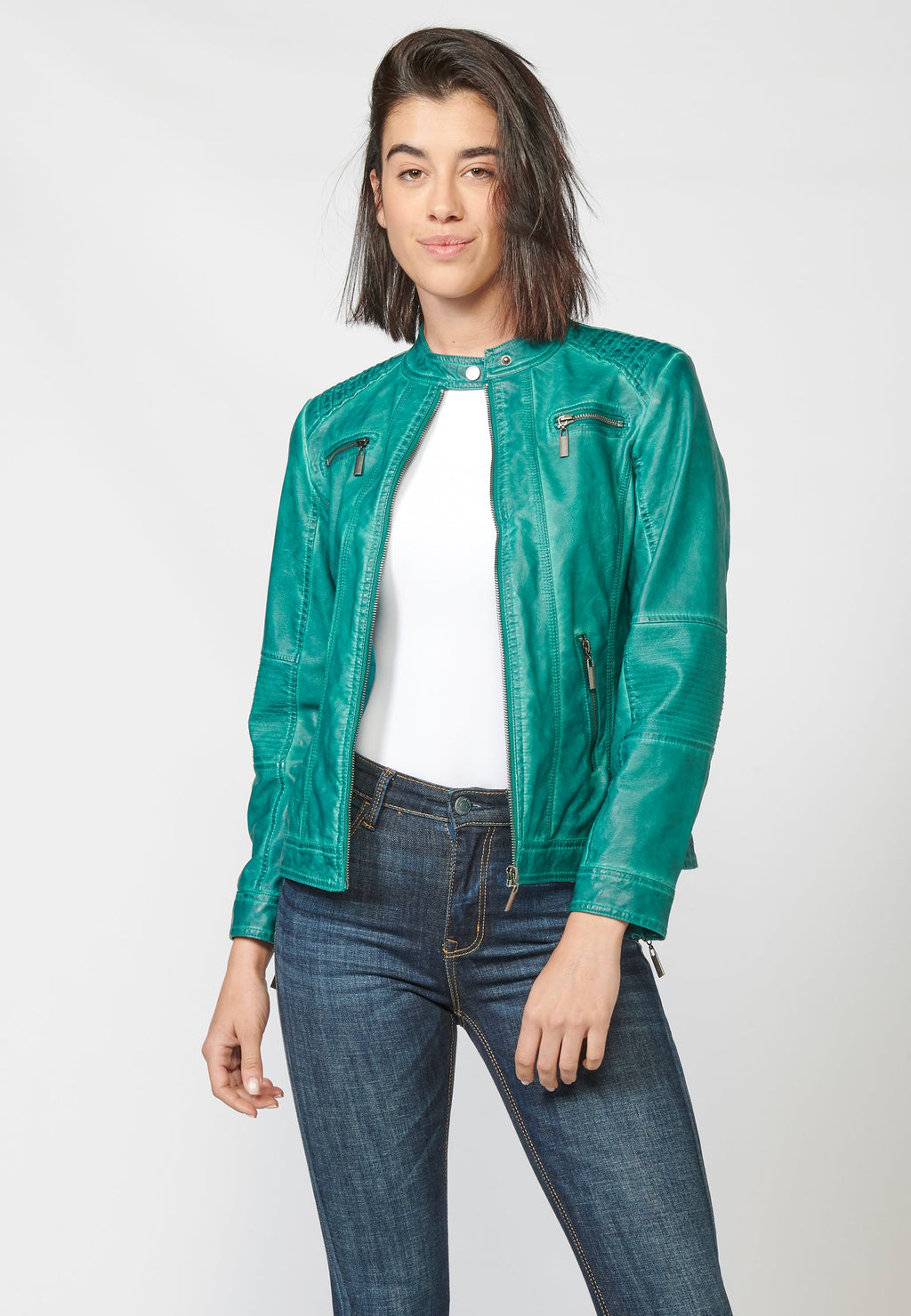 Cazadora de mujer con efecto piel y cuello mao