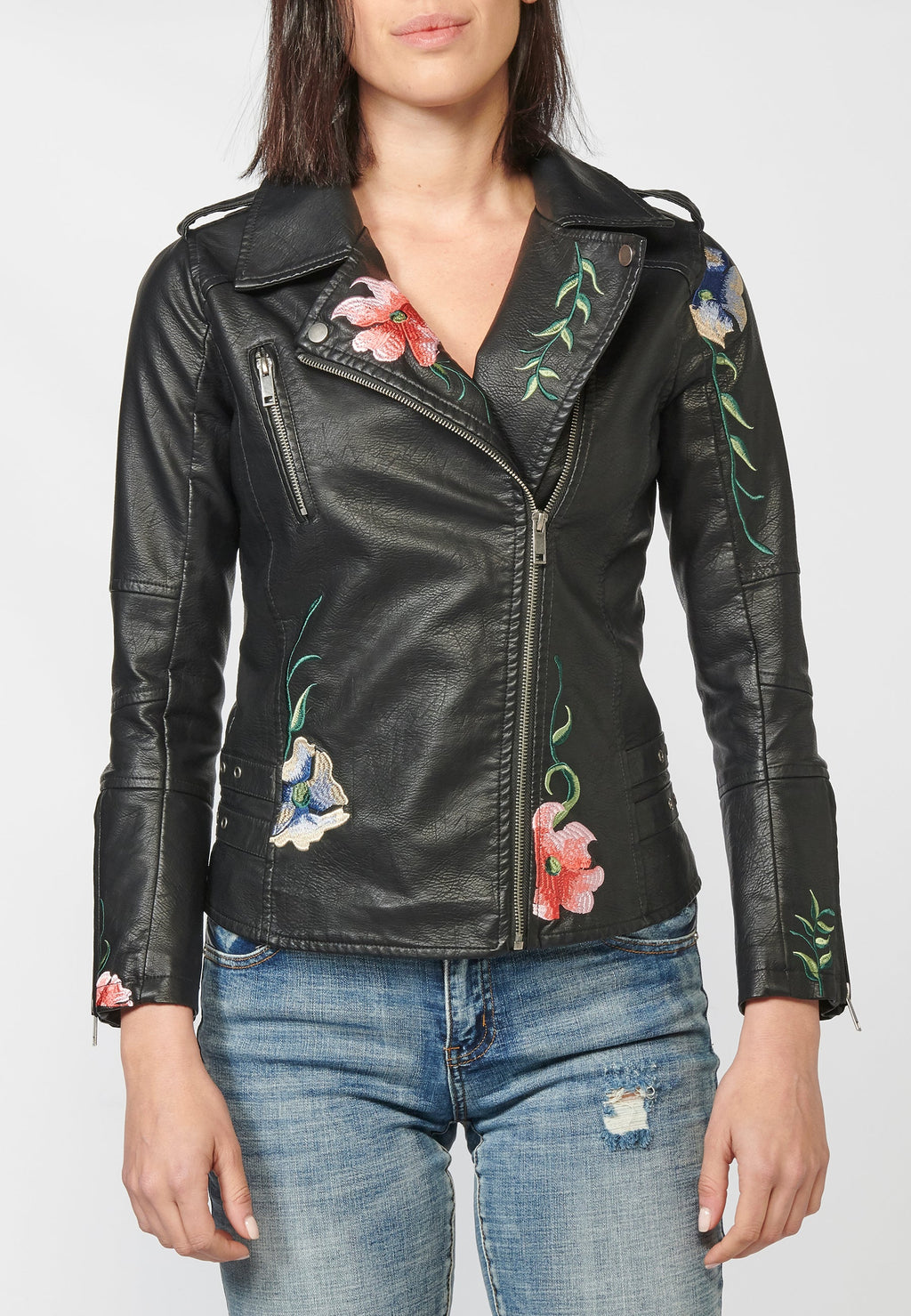 Chaqueta cazadora mujer efecto piel negra con bordados florales