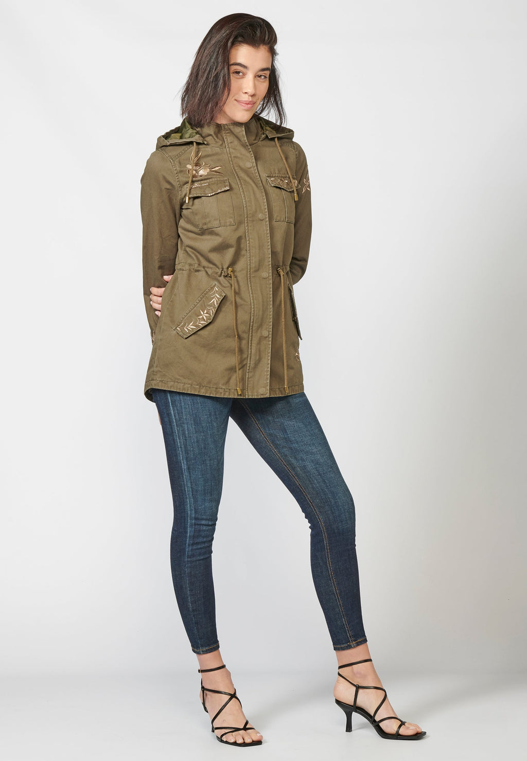 Parka larga mujer de algodón desagastado con borado floral y capucha desmontable