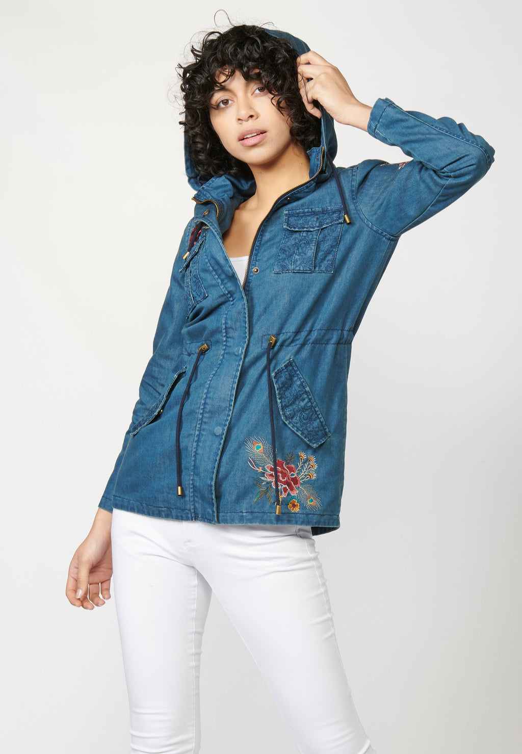 Parka larga denim bordada floral de mujer con capucha desmontable y cordón ajustable en cintura