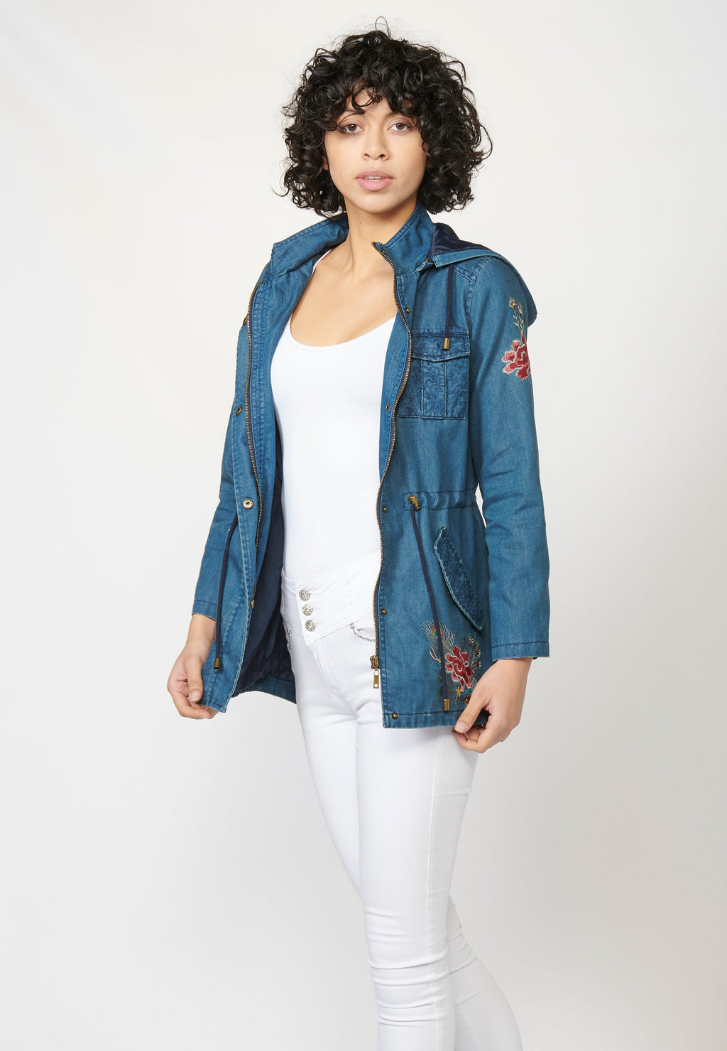 Parka larga denim bordada floral de mujer con capucha desmontable y cordón ajustable en cintura