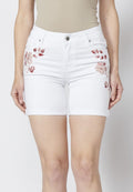 Pantalón corto short con cinco bolsillos y bordados florales 100% algodón | ropa casual