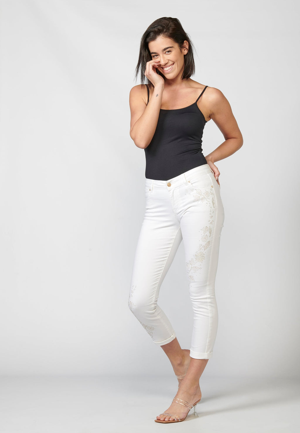 Pantalón de mujer slim fit elástico bordado floral y sarga elástica | estilo versátil