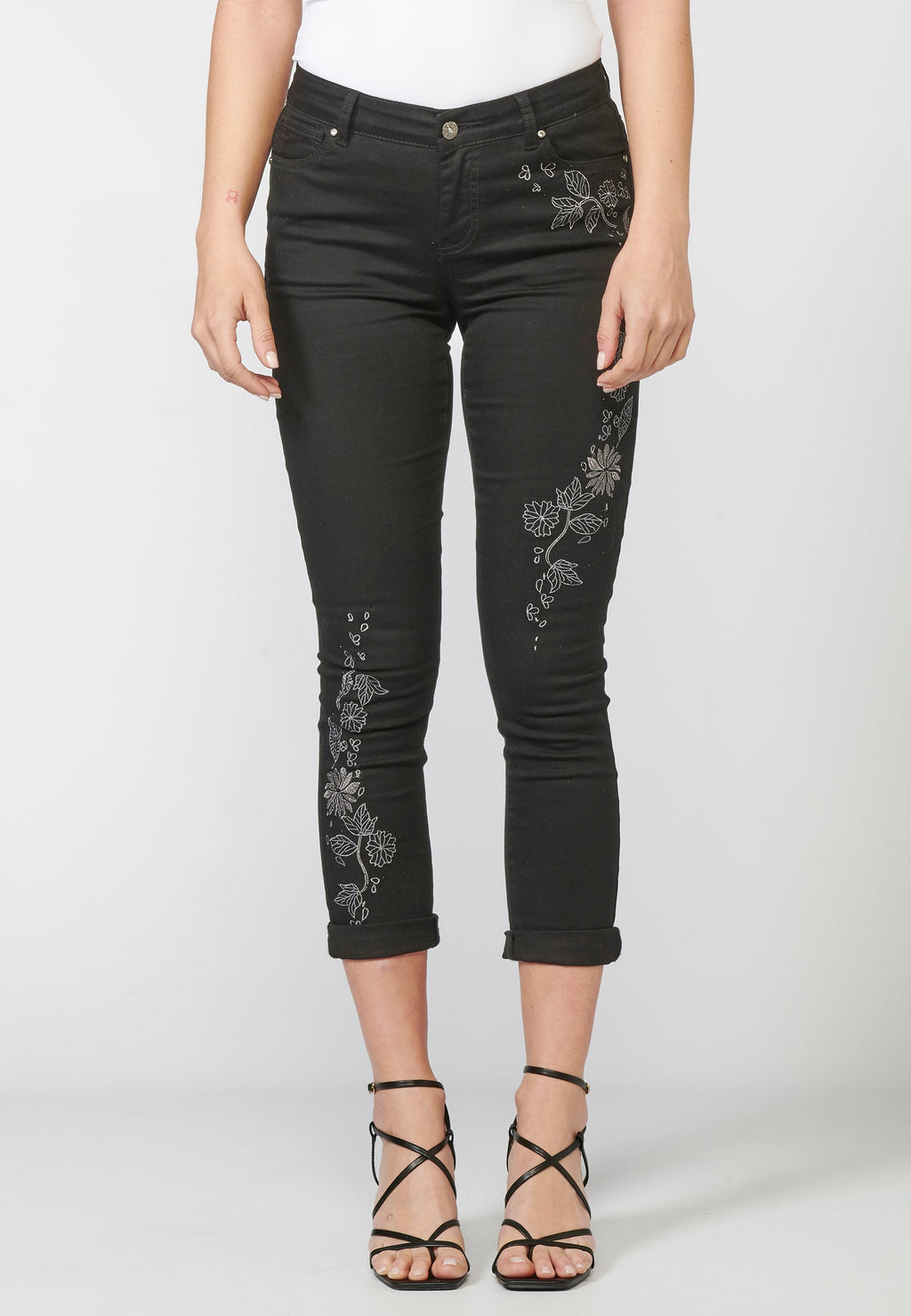 Pantalón de mujer slim fit elástico bordado floral y sarga elástica | estilo versátil
