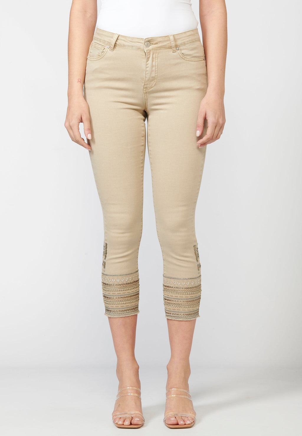 Pantalón de mujer slim fit con bordados étnicos en los bajos