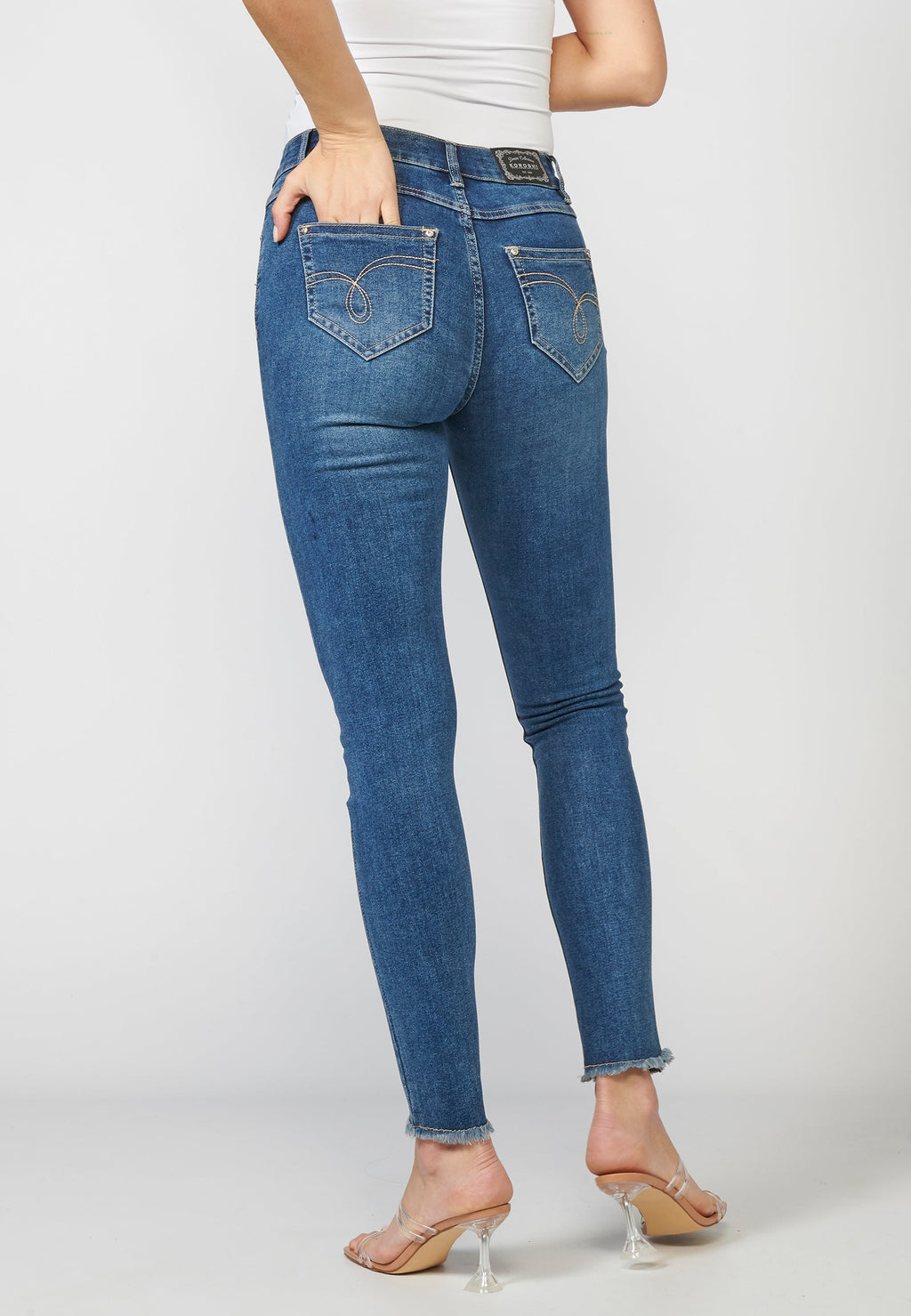 Pantalón largo straigth de mujer elástico con detalles brillantes y cadena desmontable