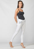 Pantalón de mujer slim fit con detalles bordados en bolsillos y sarga elástica