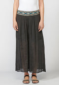 Pantalón de mujer straigth largo elástico con fajín y detalle bordado étnico | look diario
