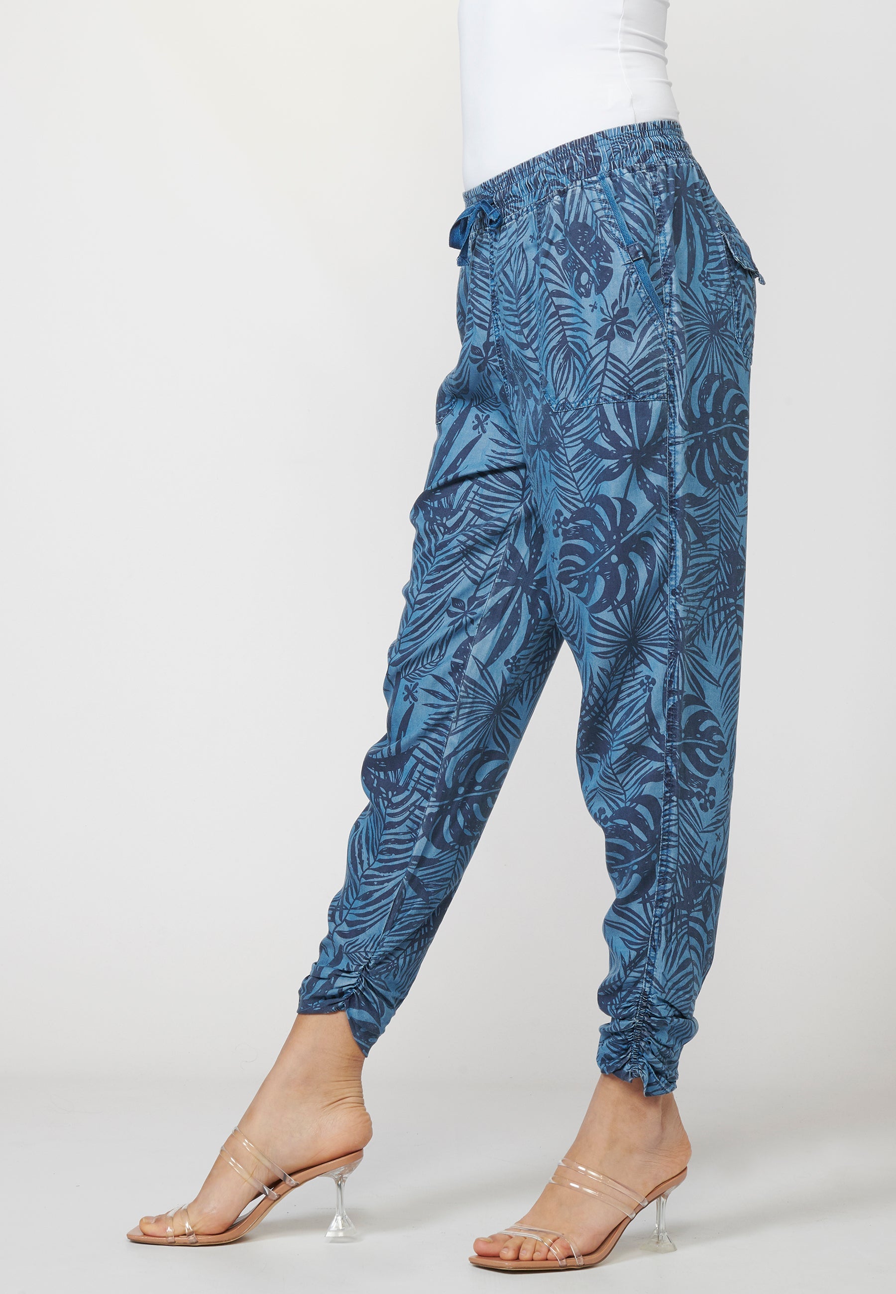 Pantalón de mujer deportivo jogger con estampado tropical y cintura elástica ajustable