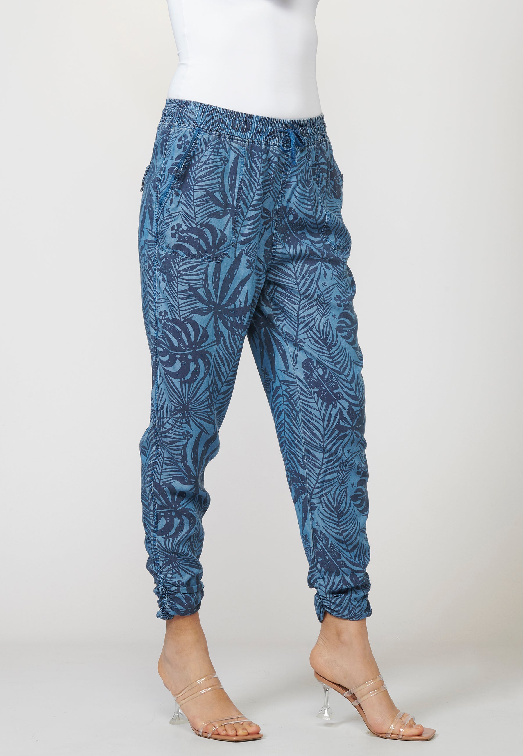 Pantalón de mujer deportivo jogger con estampado tropical y cintura elástica ajustable