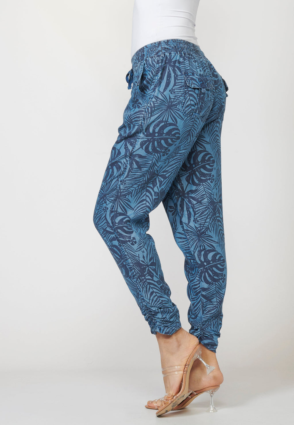 Pantalón de mujer deportivo jogger con estampado tropical y cintura elástica ajustable