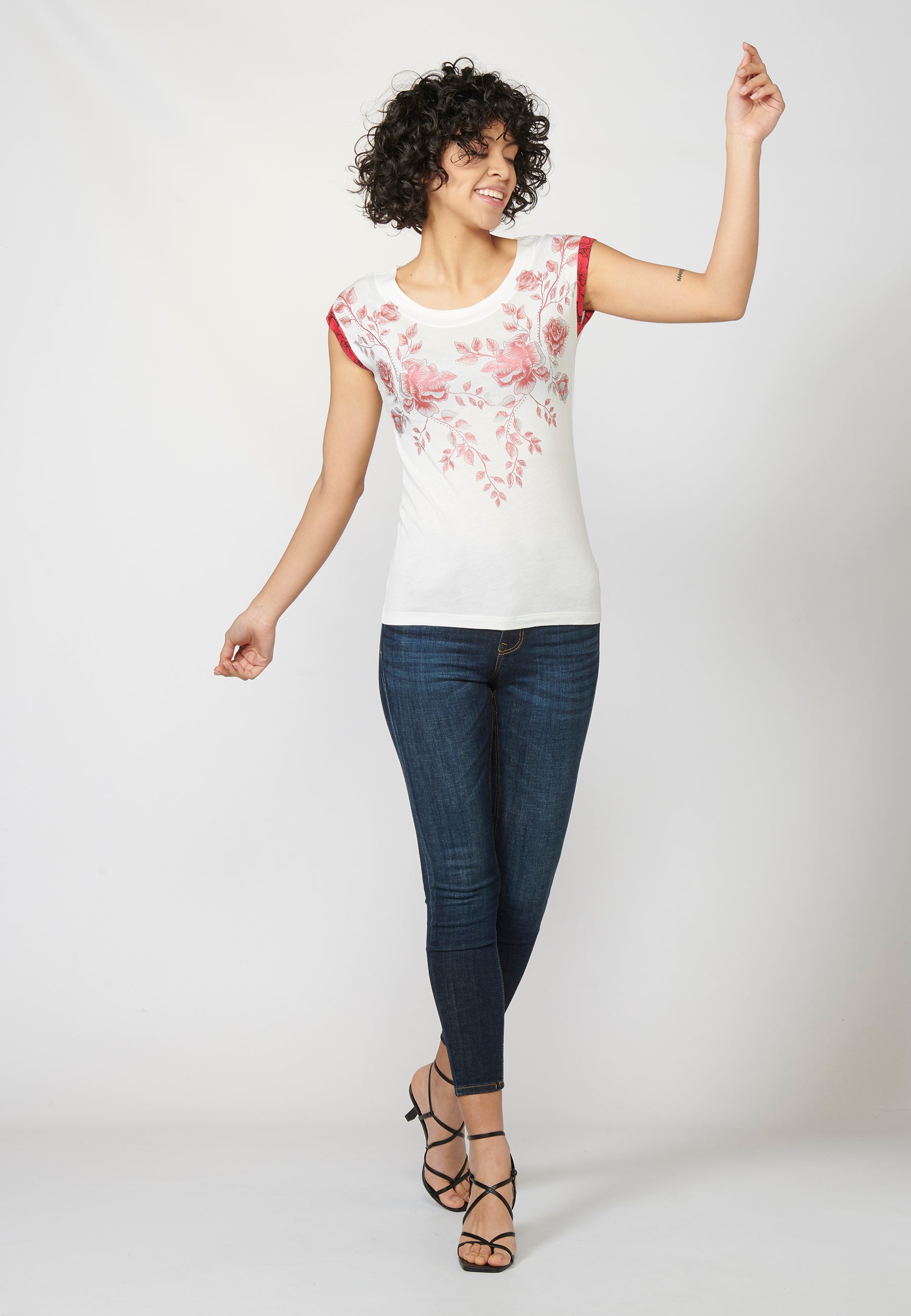 Camiseta top de manga corta con escote redondo y estampado de flores | estilo y comodidad