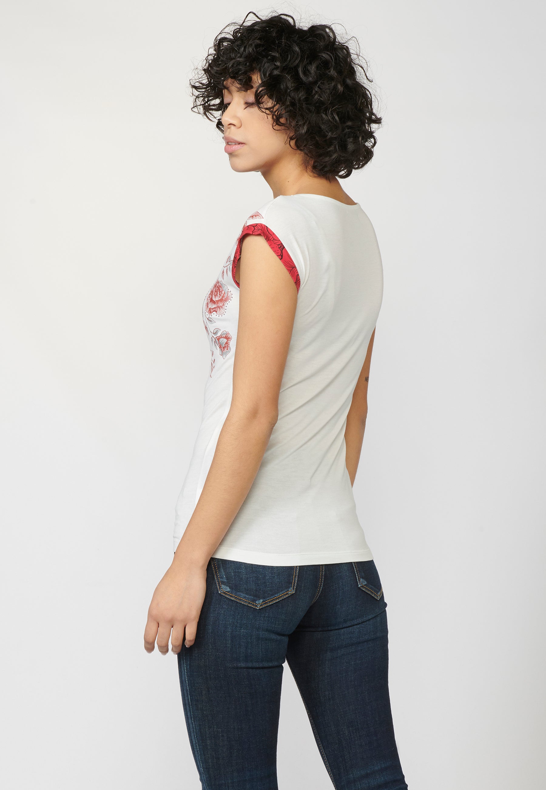 Camiseta top de manga corta con escote redondo y estampado de flores | estilo y comodidad