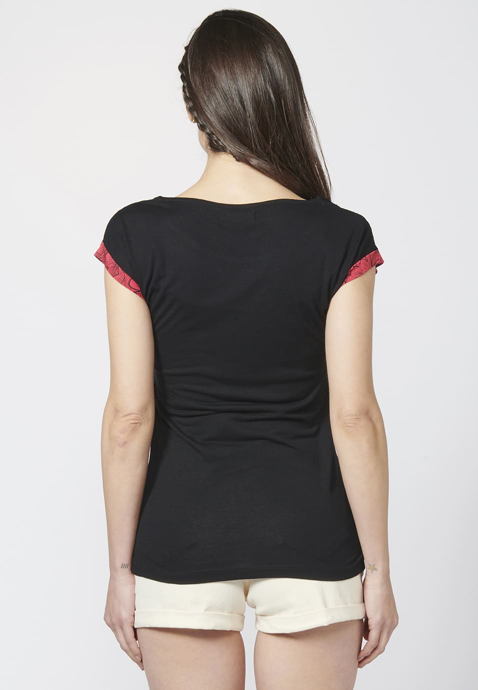 Camiseta top de manga corta con escote redondo y estampado de flores | estilo y comodidad