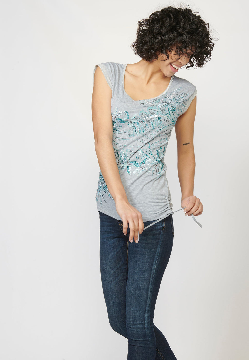 Camiseta top manga corta con escote redondo y estampado floral | moda urbana