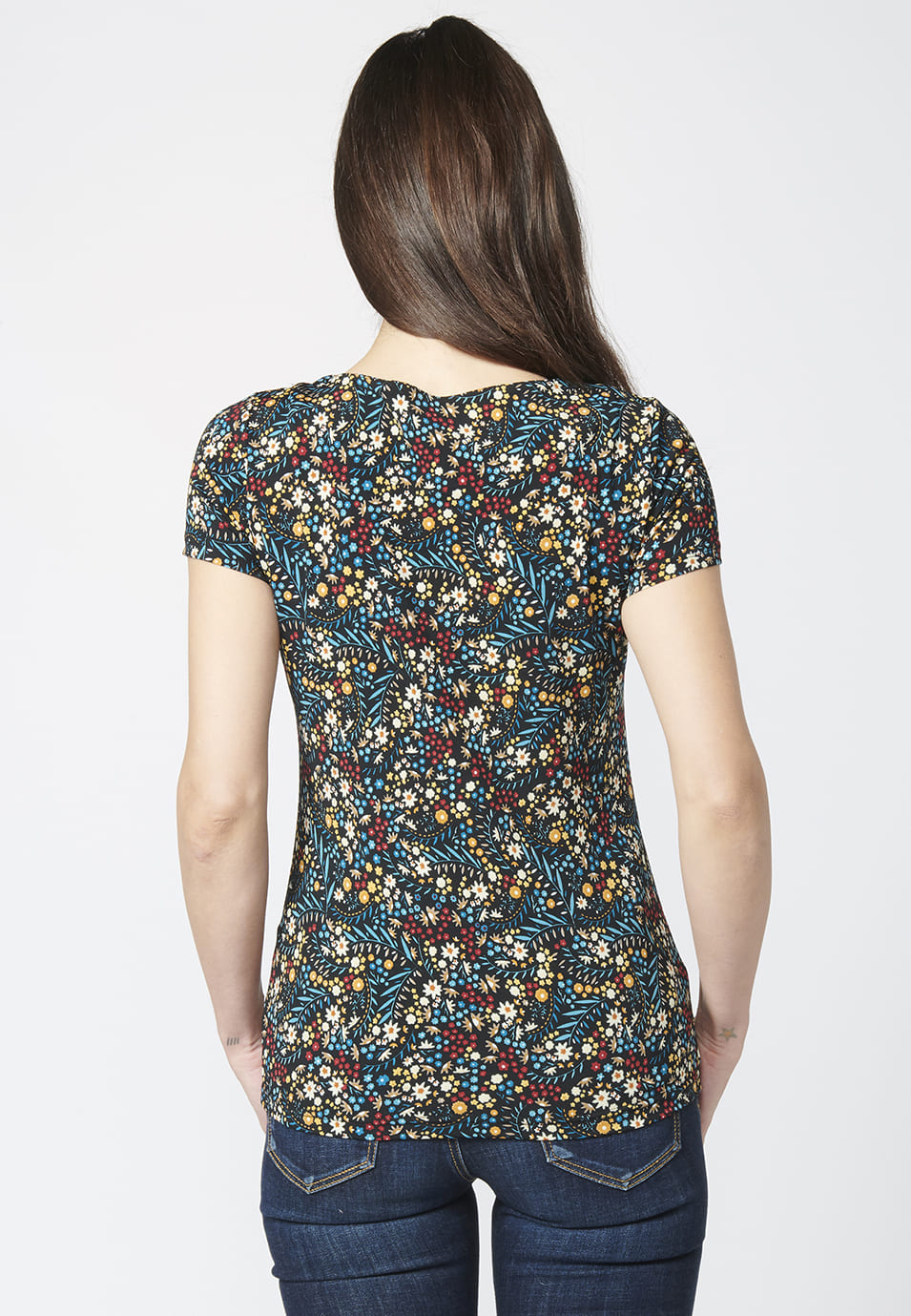 Camiseta top manga corta con escote de pico y estampado floral para mujer