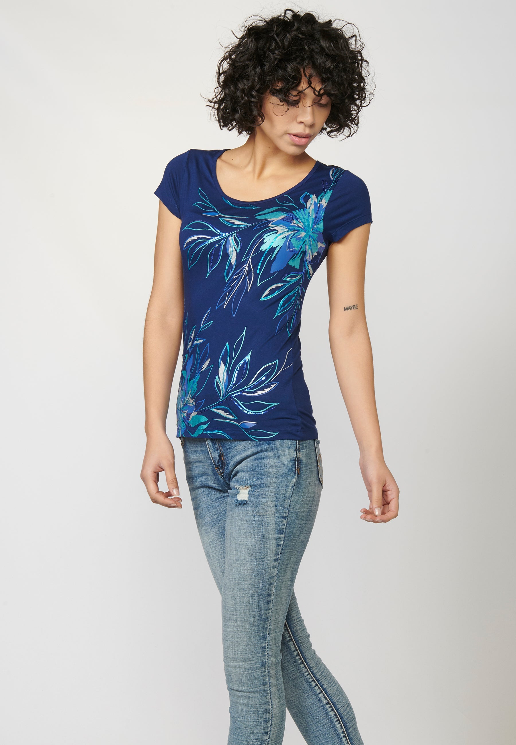 Camiseta top manga corta con escote redondo y estampado floral para mujer