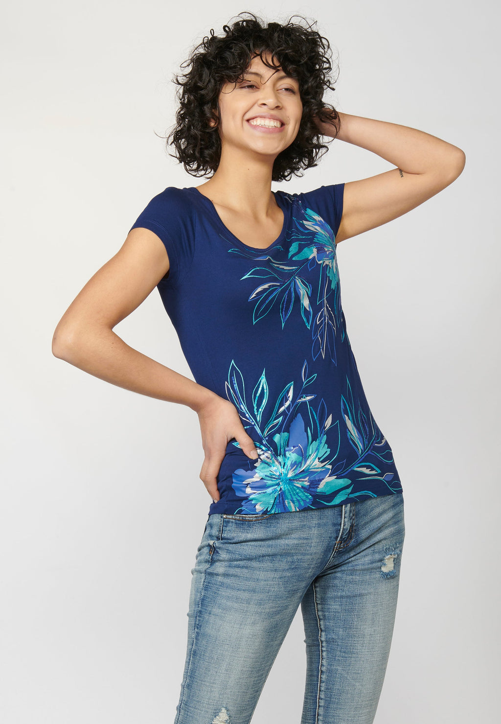 Camiseta top manga corta con escote redondo y estampado floral para mujer