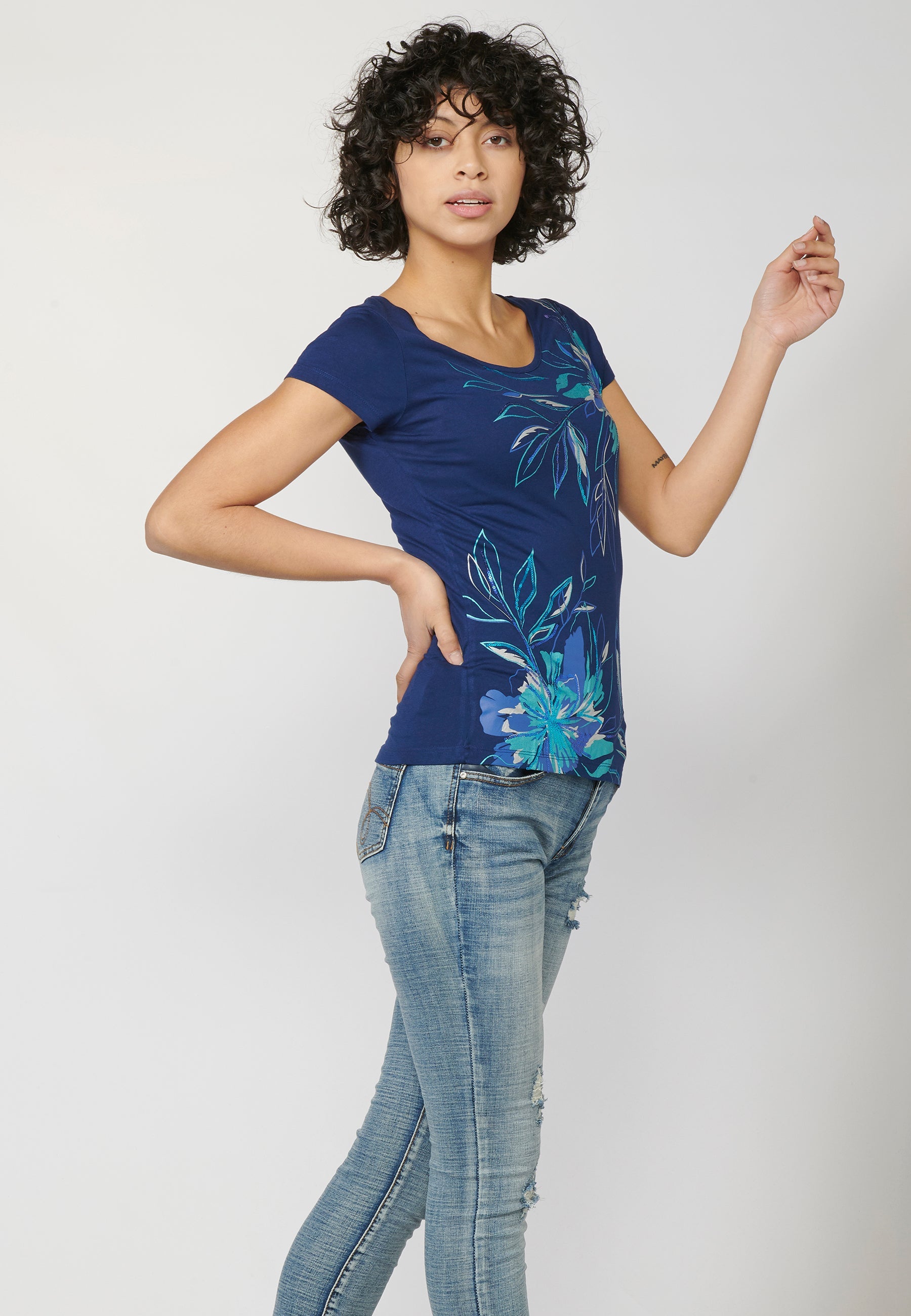 Camiseta top manga corta con escote redondo y estampado floral para mujer