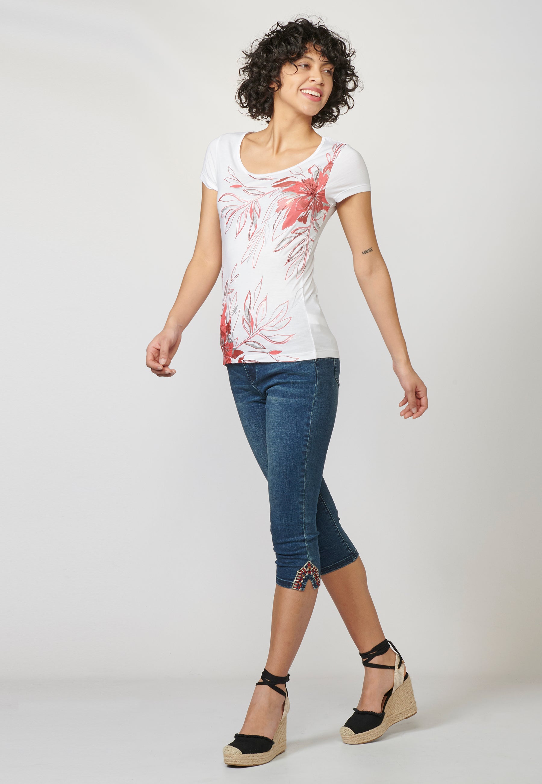 Camiseta top manga corta con escote redondo y estampado floral para mujer