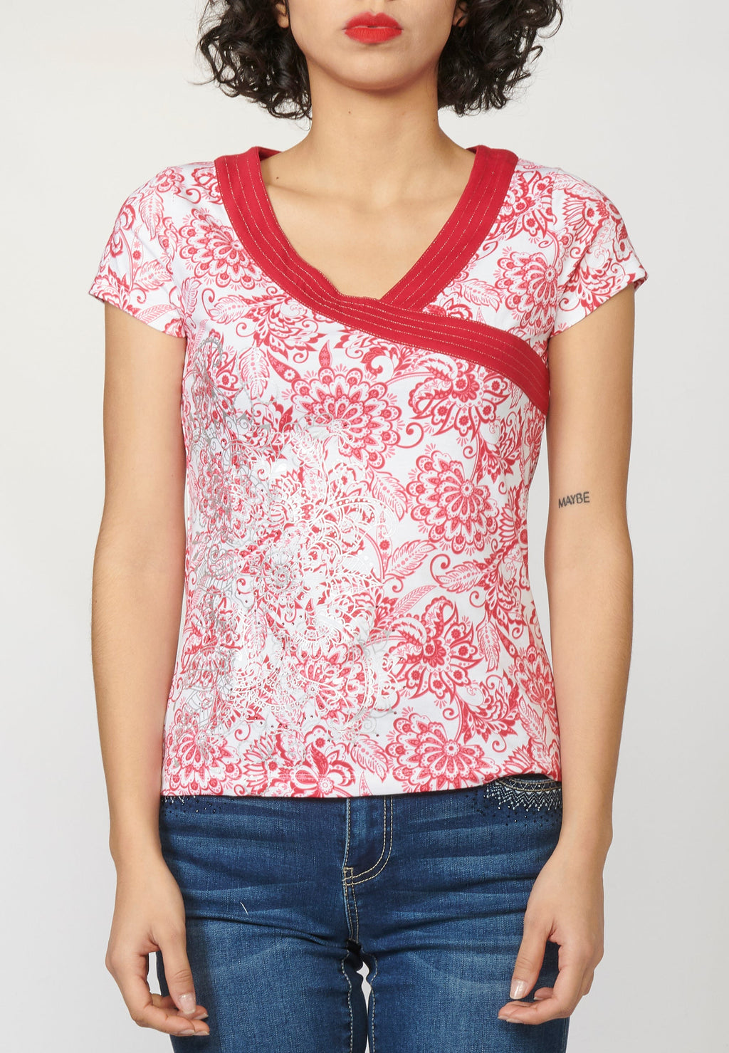 Camiseta top manga corta de algodón con escote de pico cruzado y estampado floral para mujer