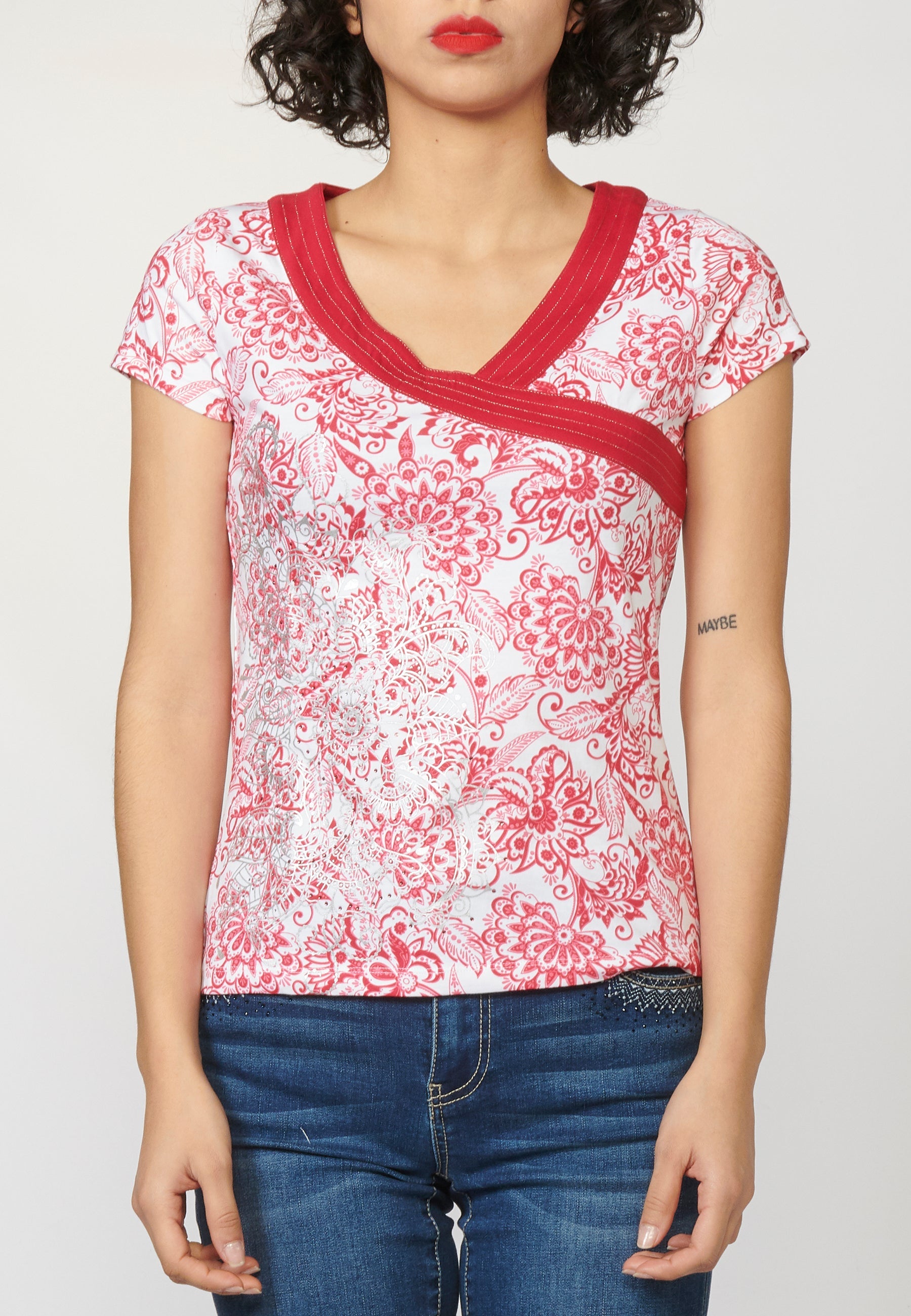 Camiseta top manga corta de algodón con escote de pico cruzado y estampado floral para mujer