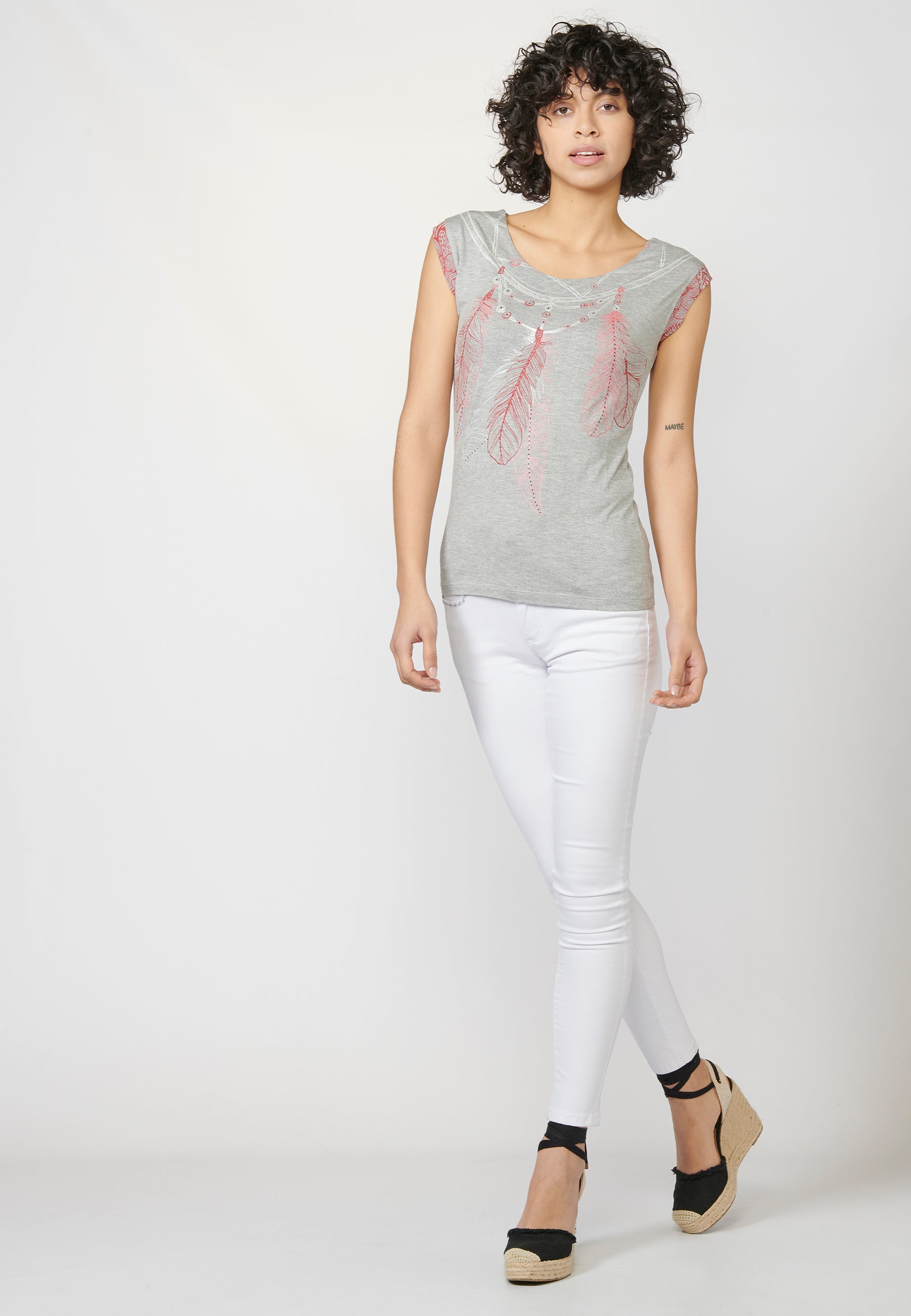 Top camiseta de manga corta de escote redondo y estampado étnico | look diario