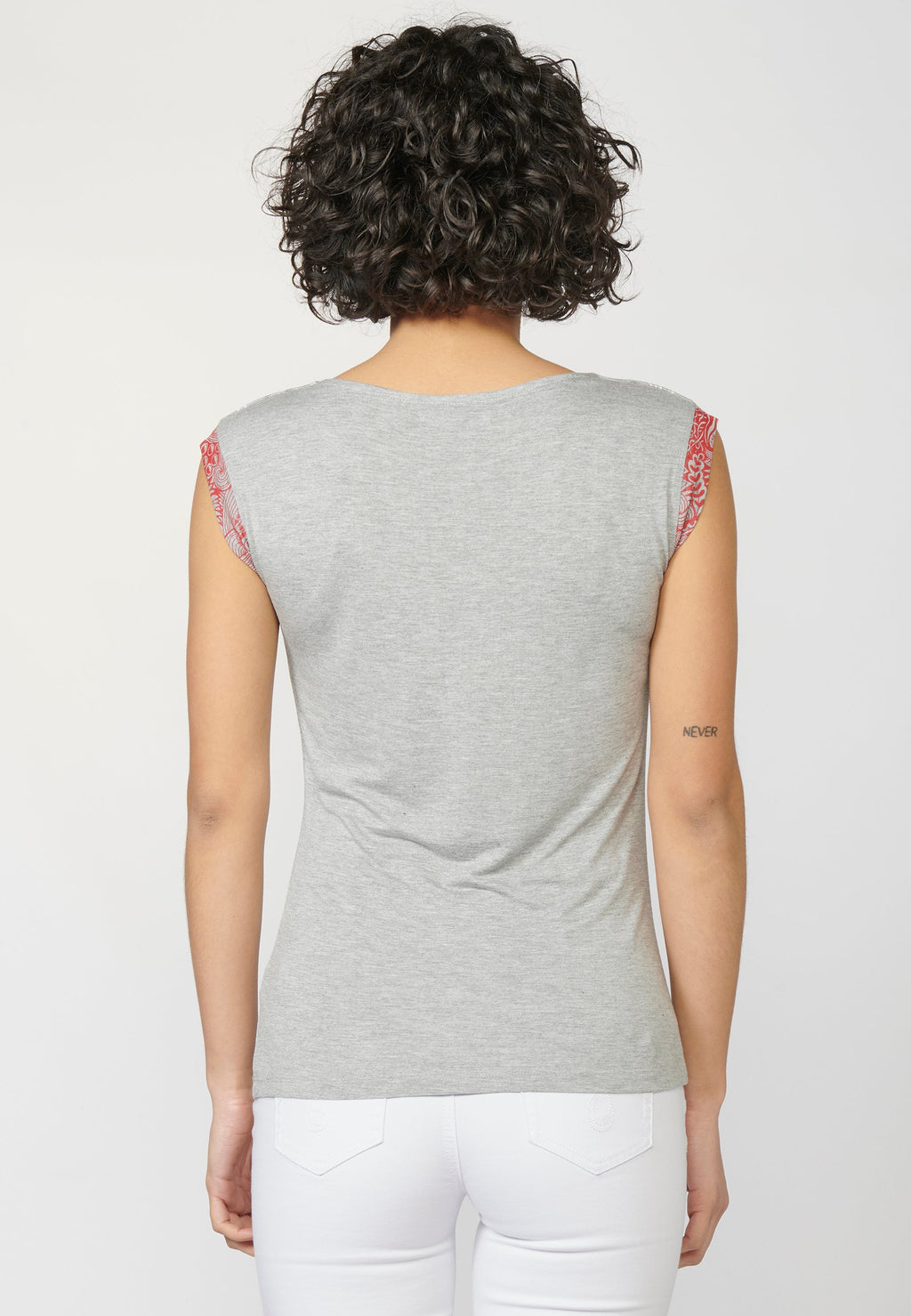 Top camiseta de manga corta de escote redondo y estampado étnico | look diario