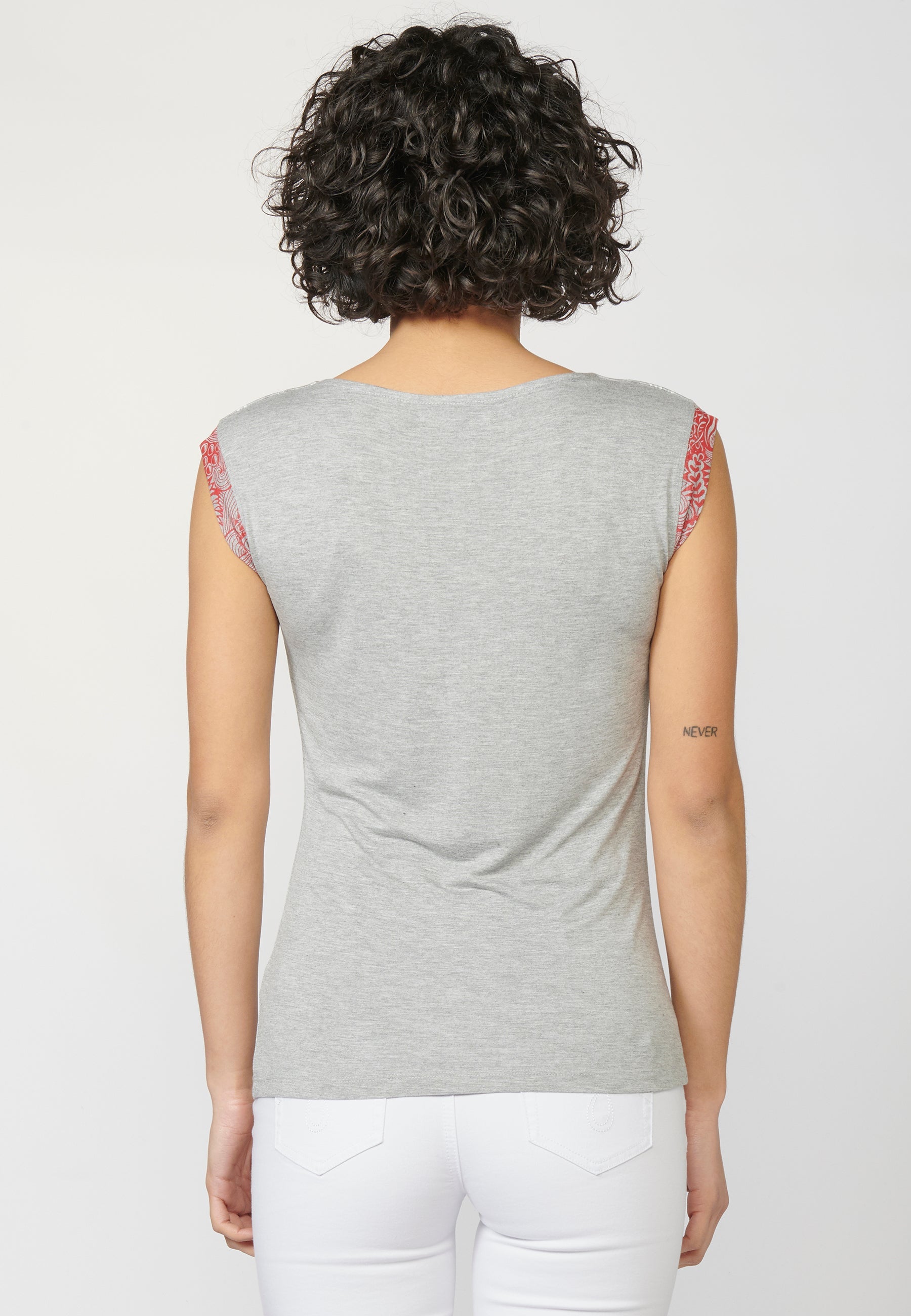 Top camiseta de manga corta de escote redondo y estampado étnico | look diario