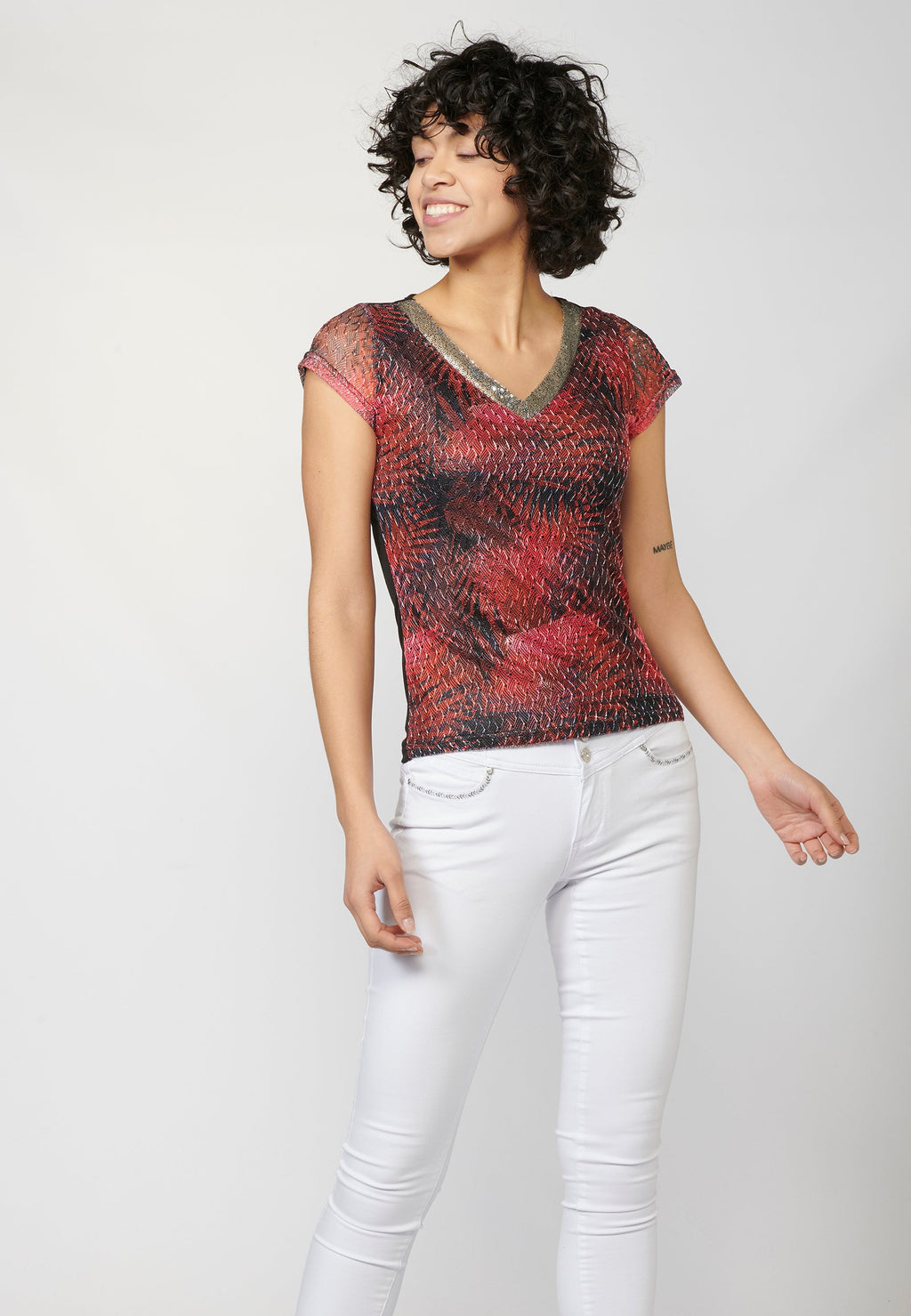 Camiseta top de manga corta con cuello en pico y estampado tropical multicolor para mujer