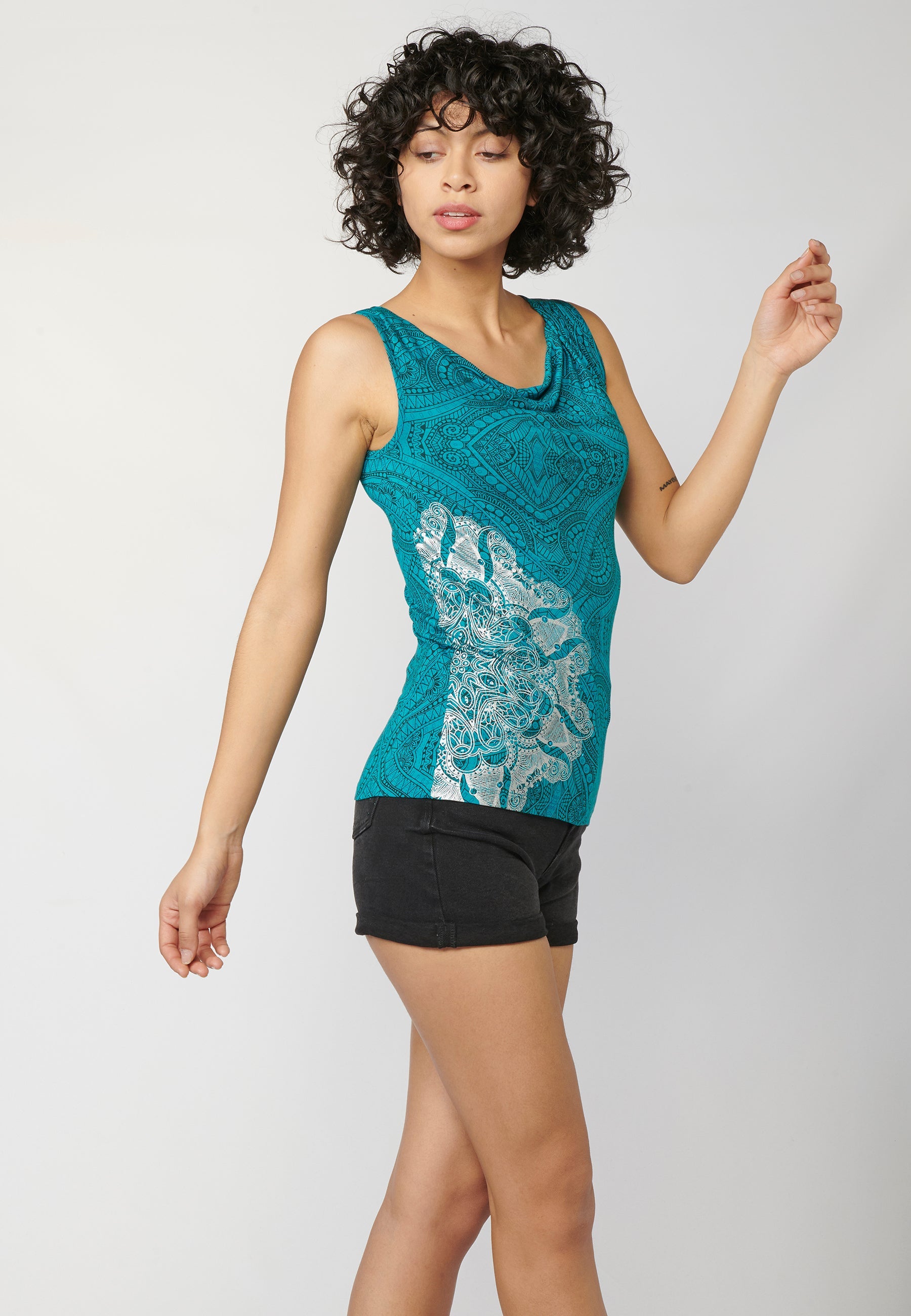 Camiseta top tirantes con escote redondo holgado y estampado étnico para mujer coral
