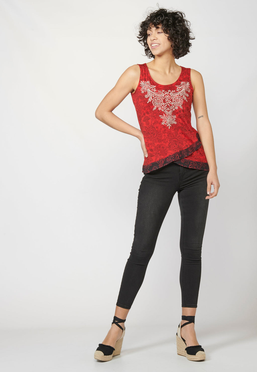 Camiseta top tirantes de escote redondo con estampado étnico floral para mujer