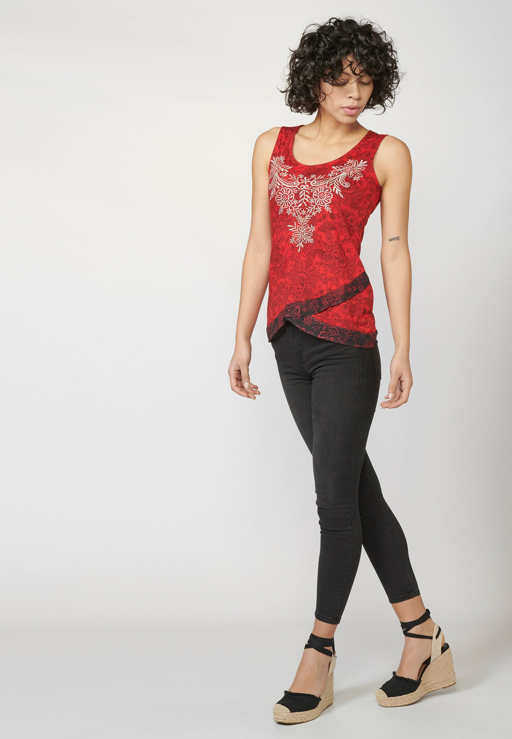 Camiseta top tirantes de escote redondo con estampado étnico floral para mujer