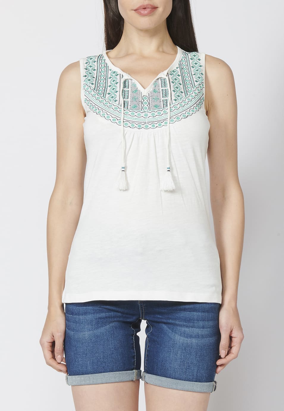 Camiseta top tirantes de algodón con bordado étnico con escote redondo | estilo versátil
