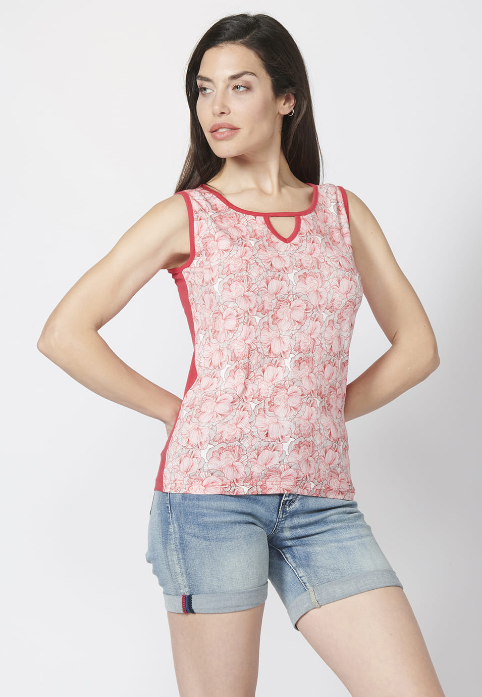 Camiseta top tirantes de algodón con escote en pico y estampado floral | moda urbana