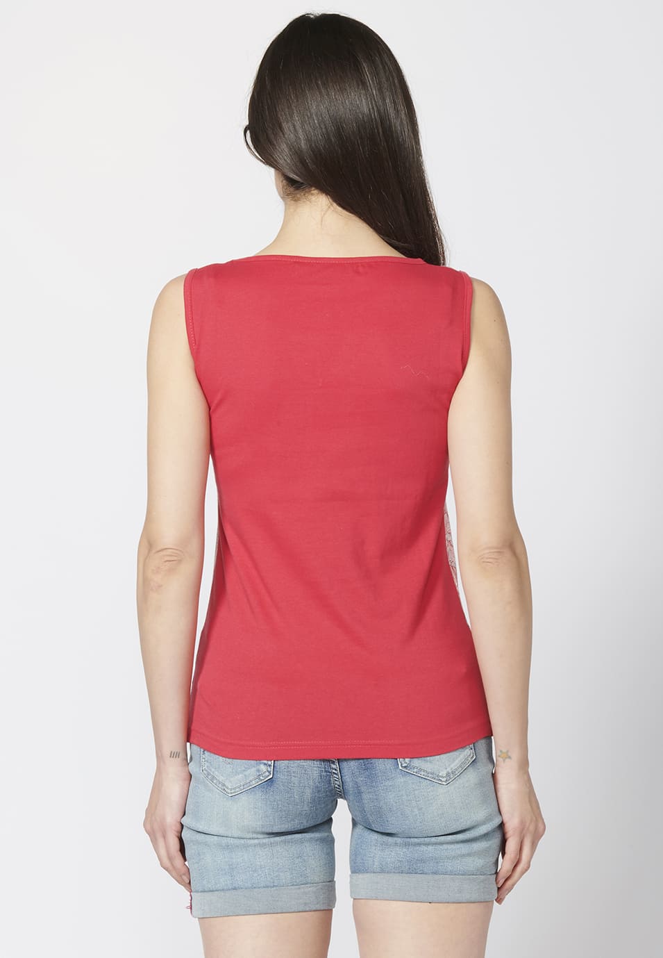 Camiseta top tirantes de algodón con escote en pico y estampado floral | moda urbana