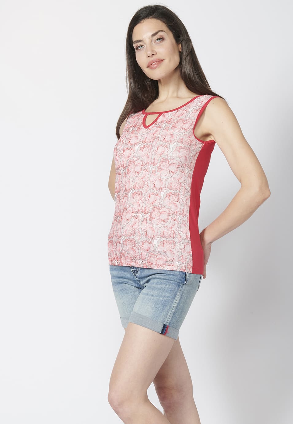 Camiseta top tirantes de algodón con escote en pico y estampado floral | moda urbana