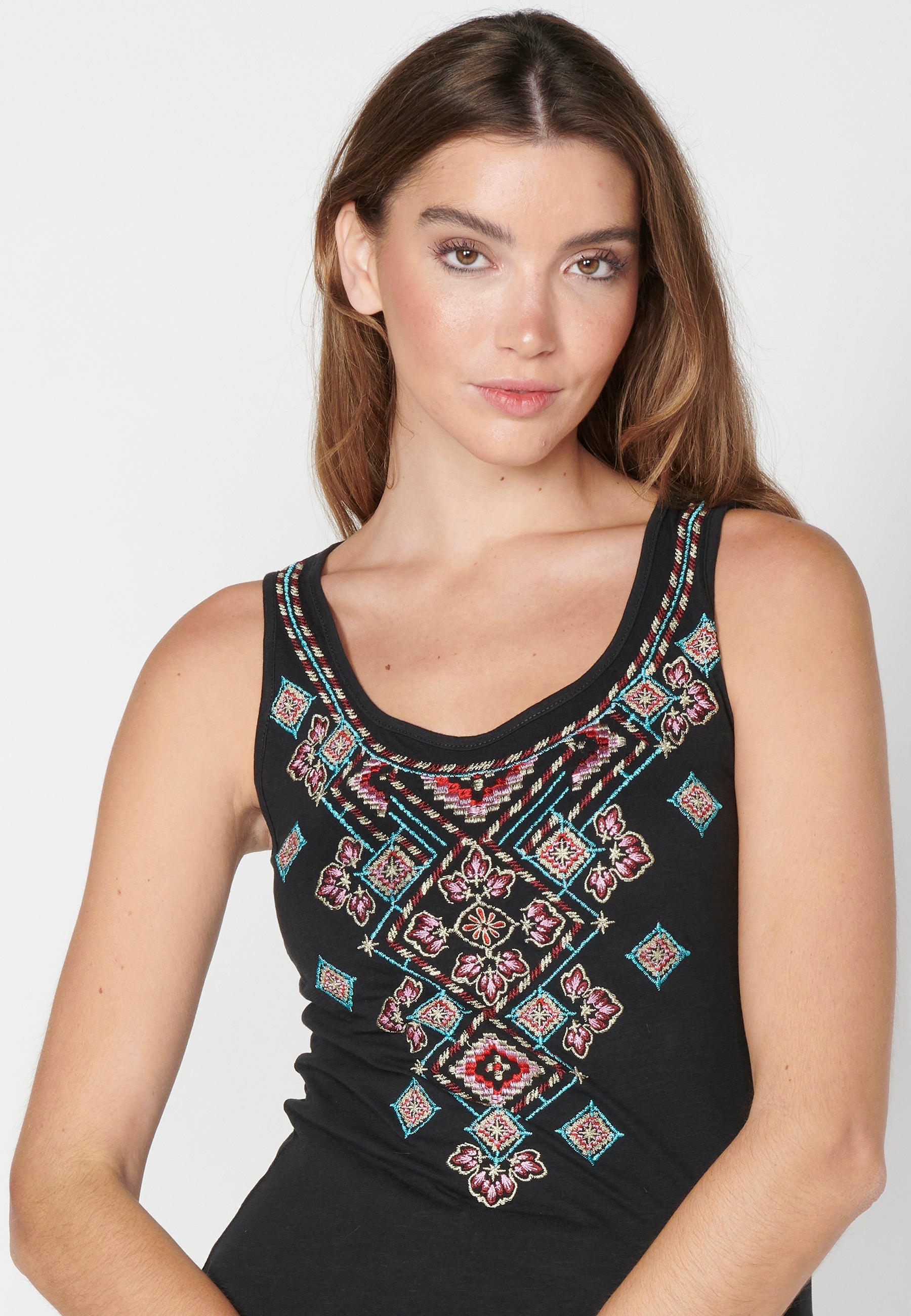 Camiseta top tirantes con escote redondo y estampado étnico para mujer