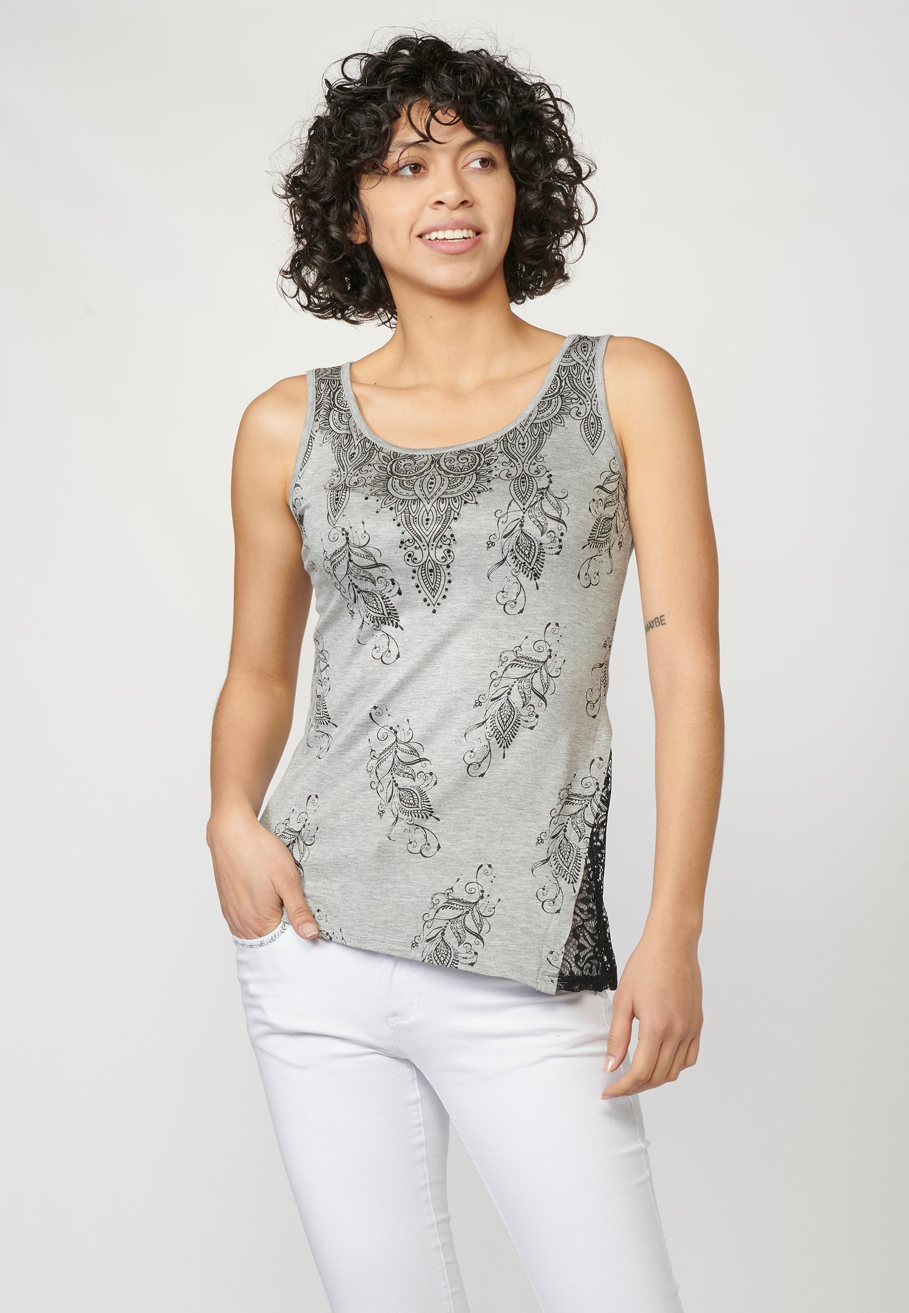 Camiseta top tirantes con escote redondo y estampado floral | moda urbana