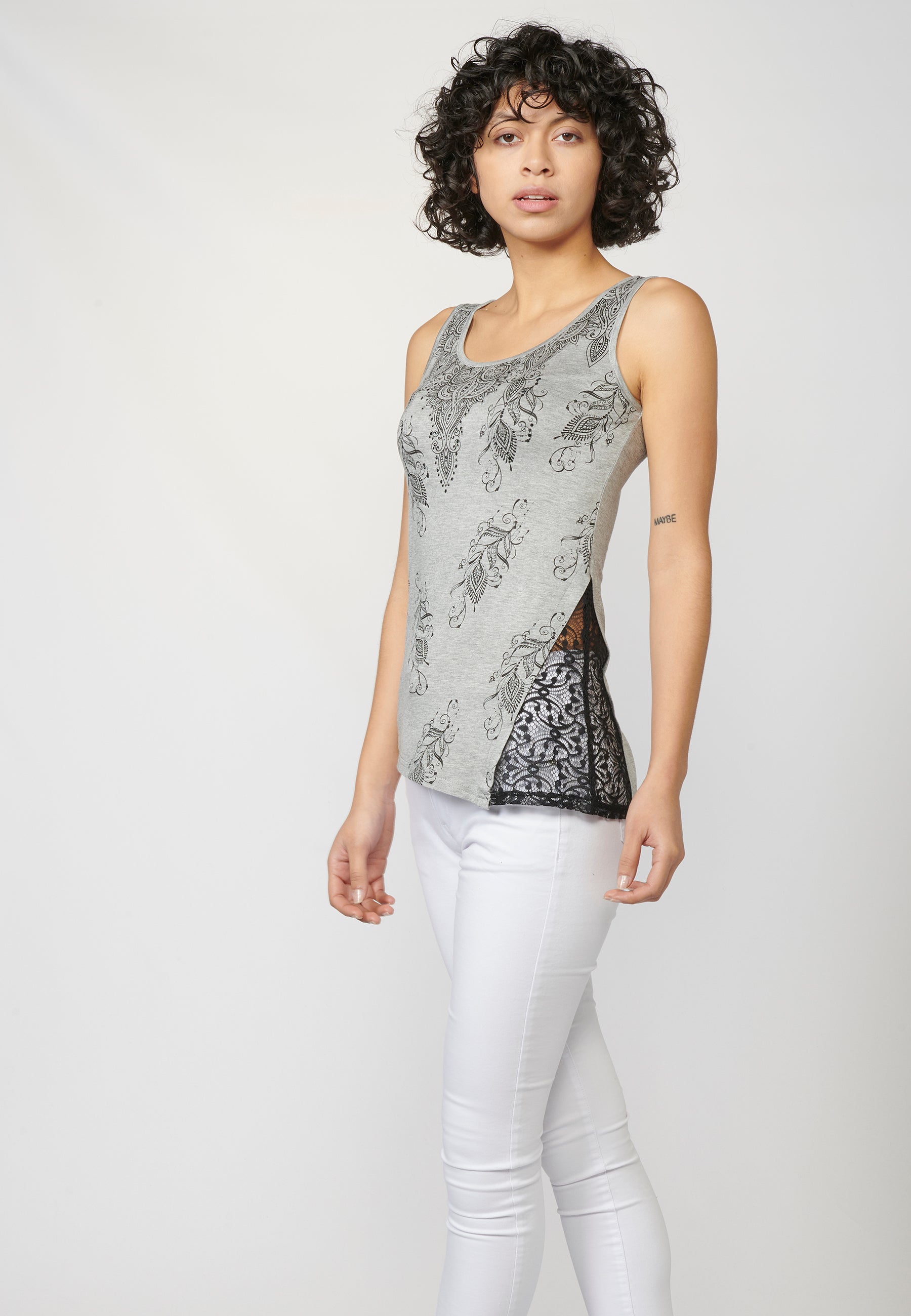 Camiseta top tirantes con escote redondo y estampado floral | moda urbana