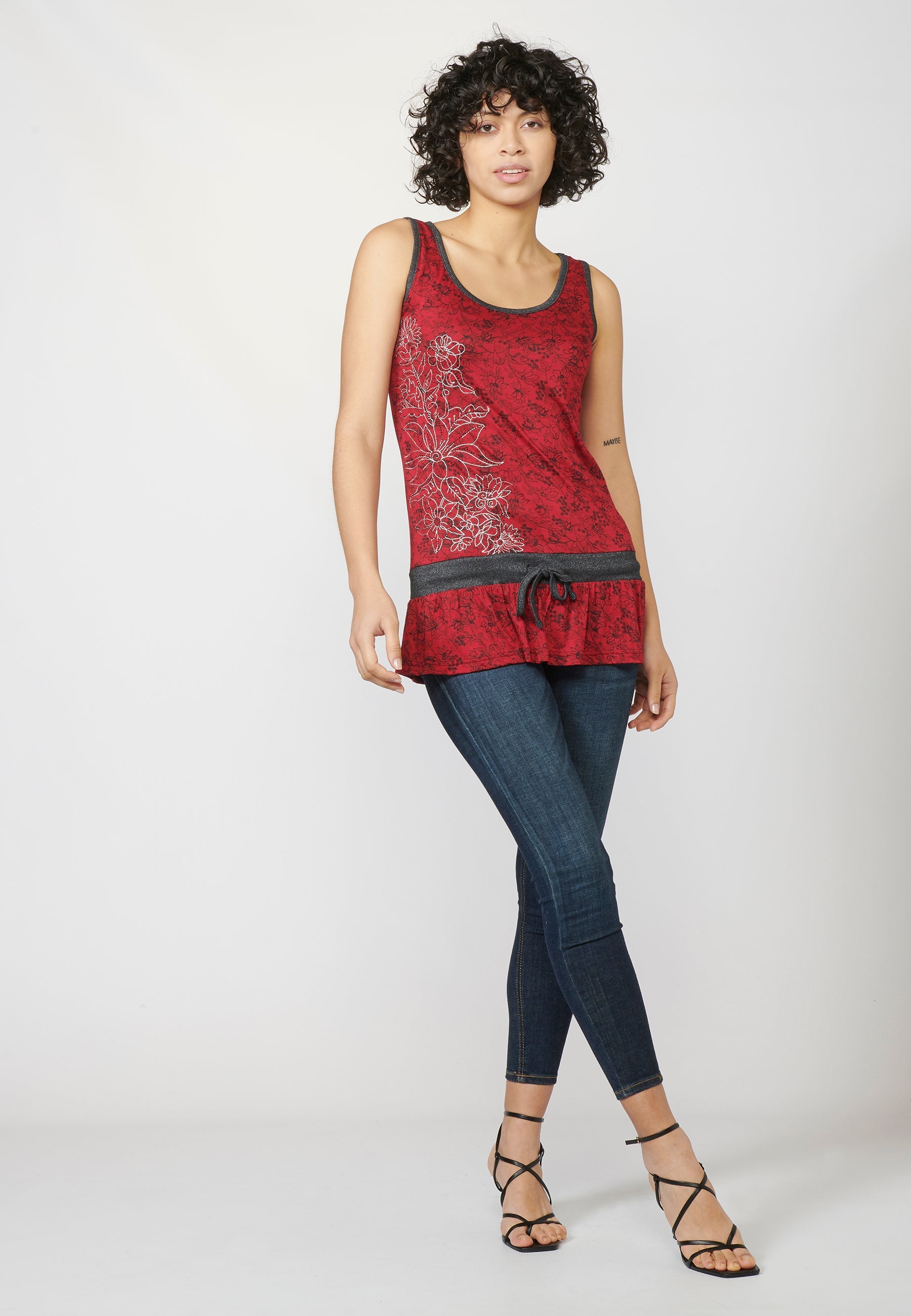 Camiseta top tirantes con escote redondo y estampado floral | moda urbana