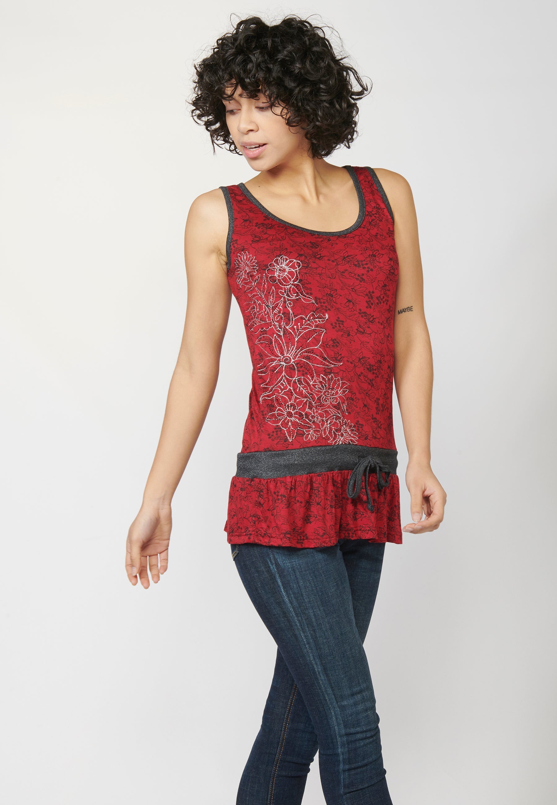 Camiseta top tirantes con escote redondo y estampado floral | moda urbana