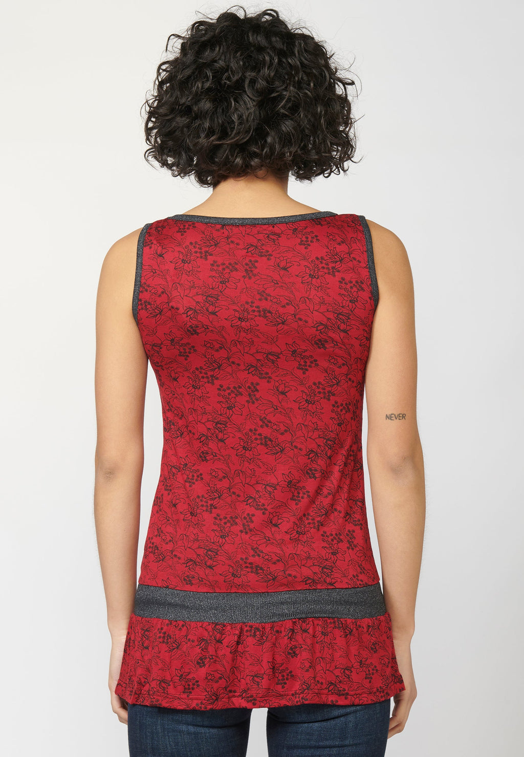 Camiseta top tirantes con escote redondo y estampado floral | moda urbana