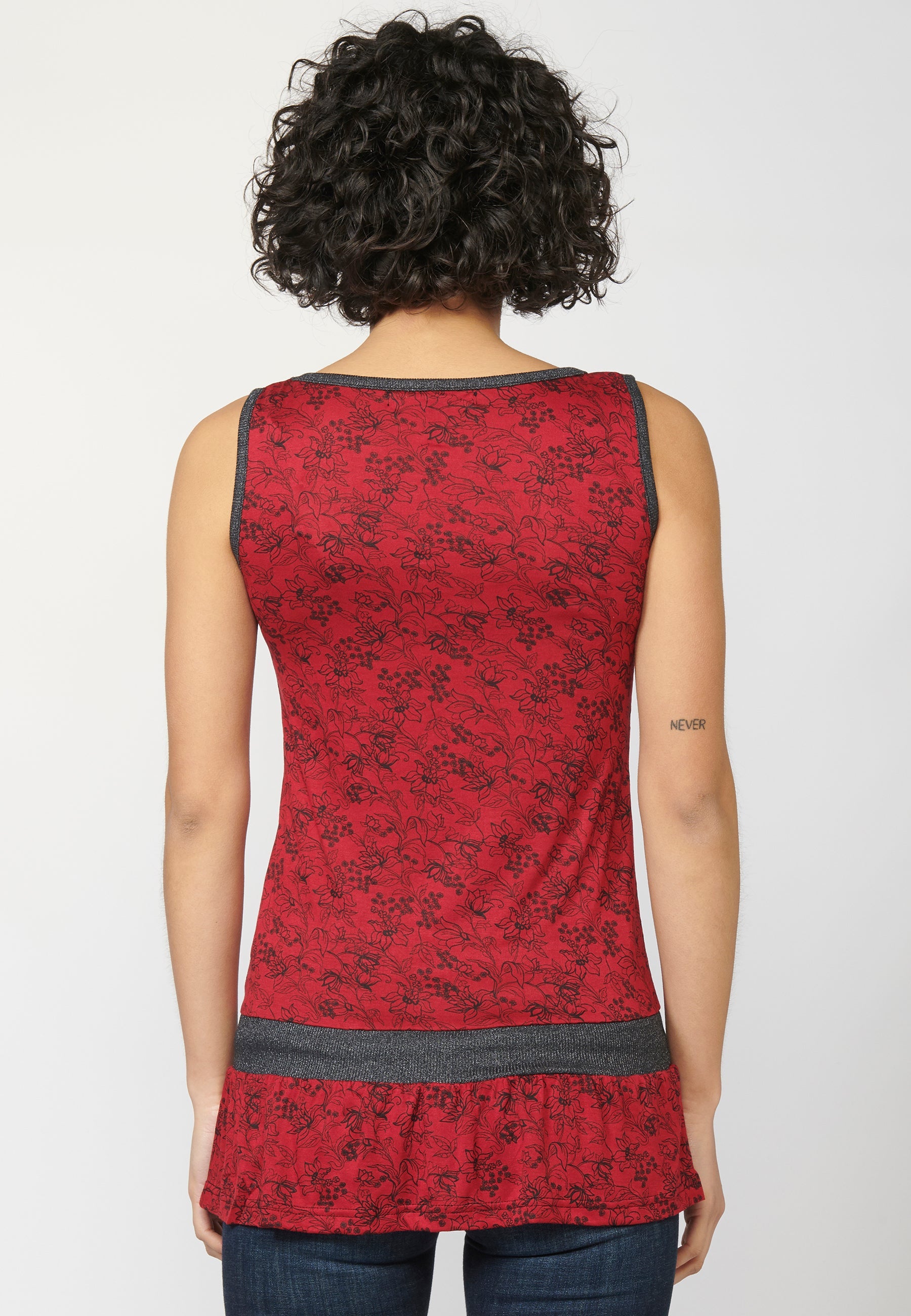 Camiseta top tirantes con escote redondo y estampado floral | moda urbana