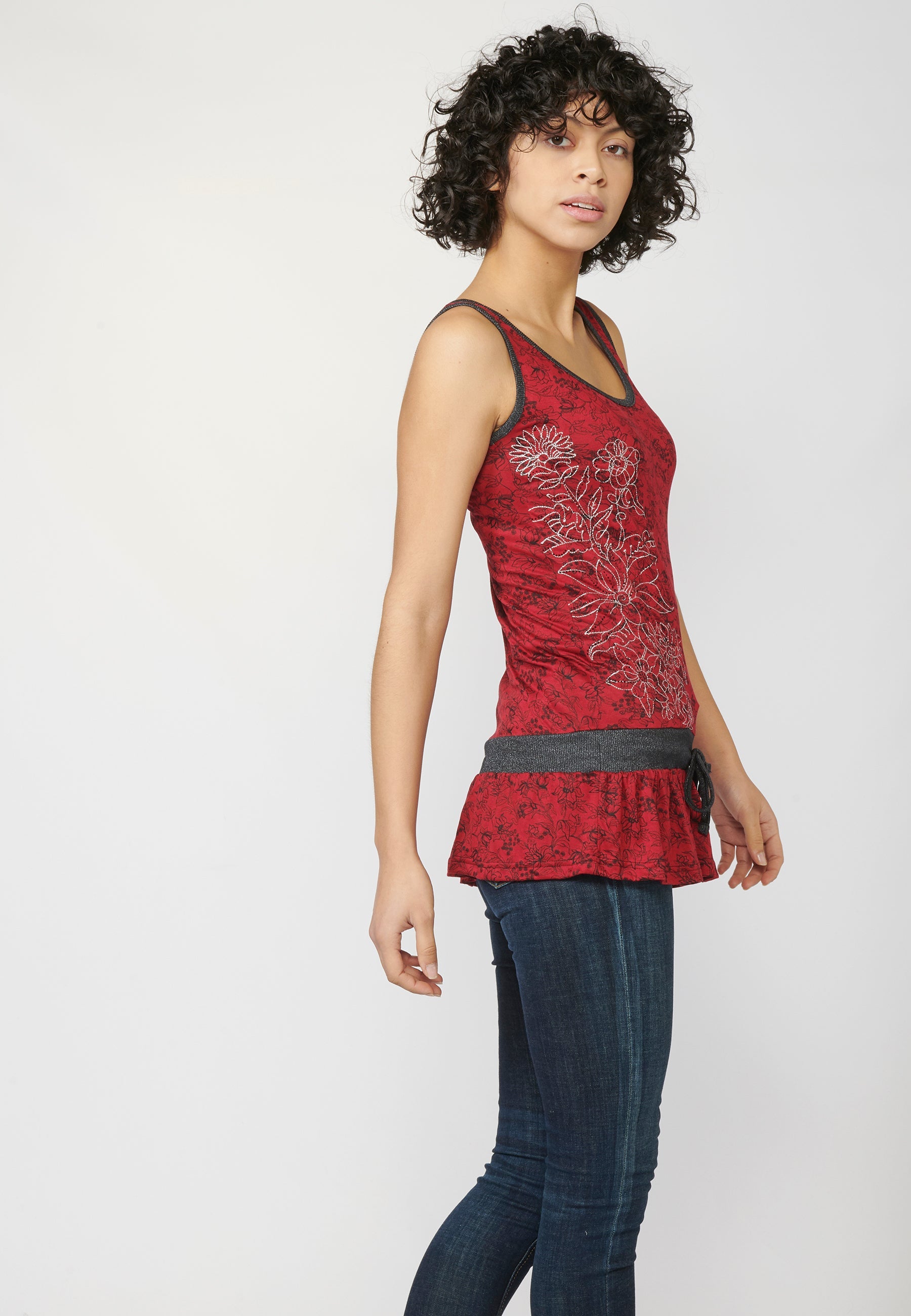 Camiseta top tirantes con escote redondo y estampado floral | moda urbana