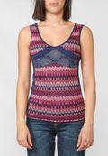 Camiseta top tirantes con escote pico y detalla estampado étnico para mujer