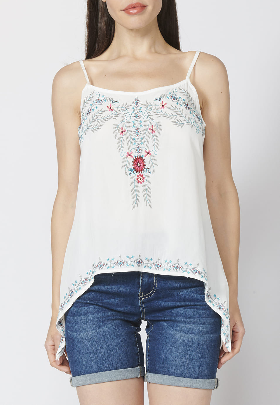 Camiseta top tirantes ajustables, acabado en picos y detalles bordados florales para mujer