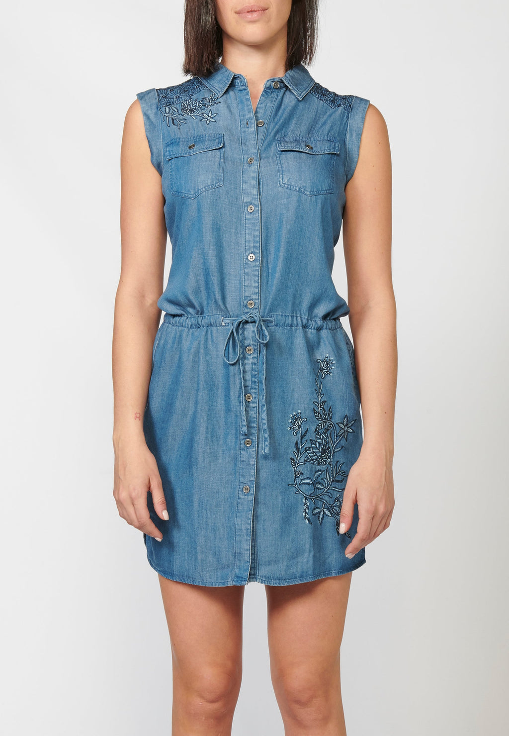 Vestido corto de manga corta con escote camisero y cerrado con botones delanteros para mujer