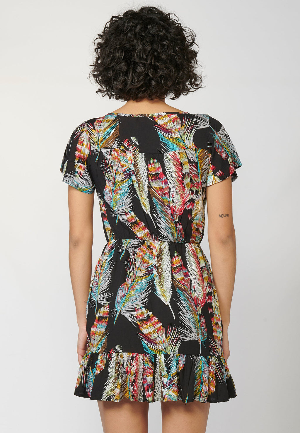 Vestido corto estampado étnico ajustado en cintura  | tendencia actual